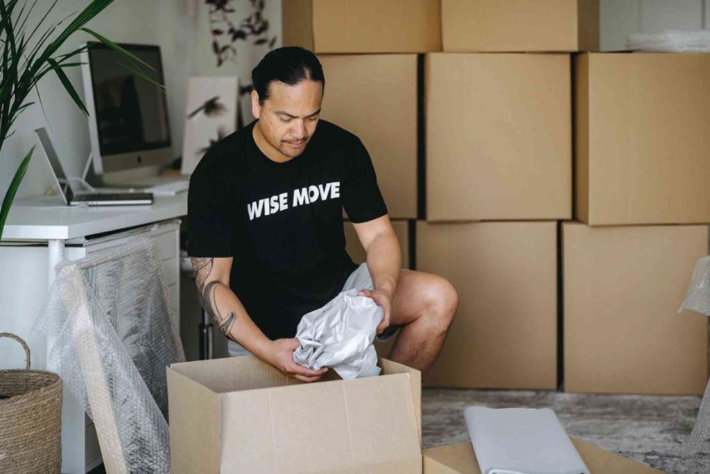 Benefits of Hiring Movers Who Offer Packing Services